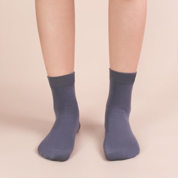 Women Dark Grey Crew Thin Ankle Height Lightweight Anti Odor Soft Ankle Socks - Picture 4 of 6